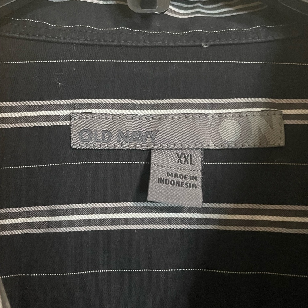 Men Black stripped button up. 2XL - Picture 2 of 3